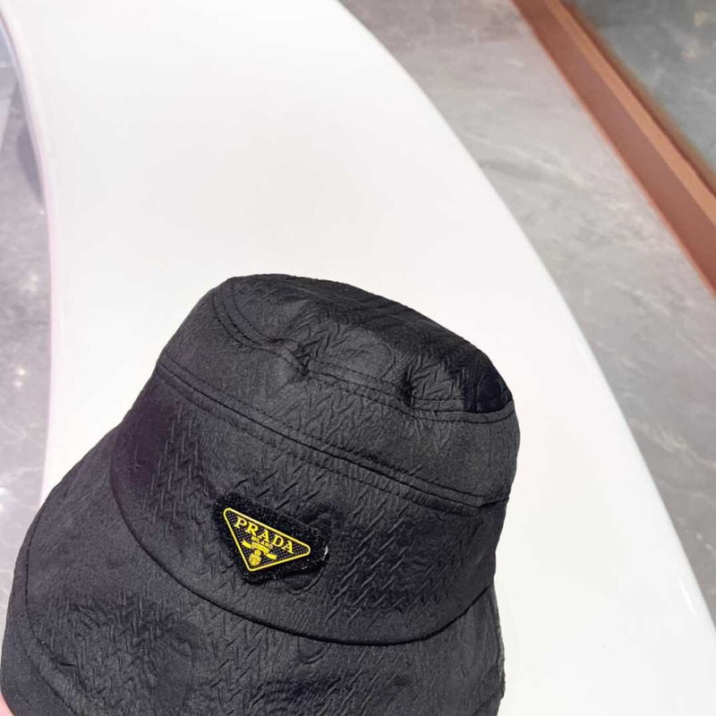 Pra*a bucket hat in black