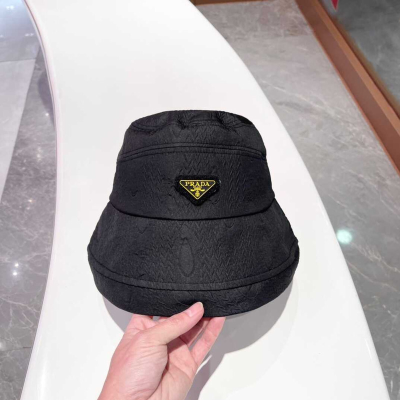 Pra*a bucket hat in black