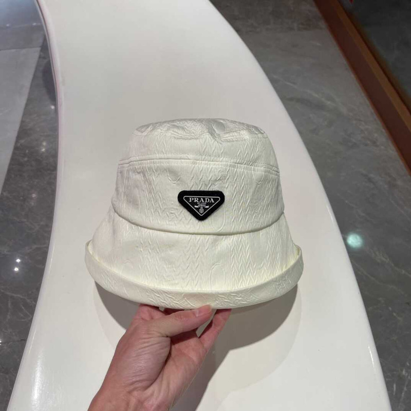 Pra*a bucket hat in white