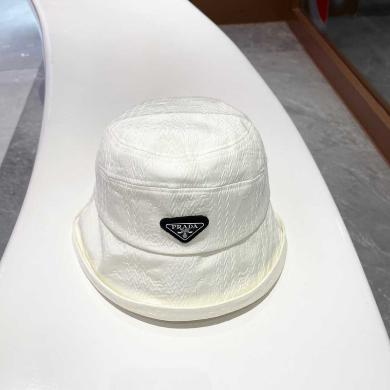 Pra*a bucket hat in white