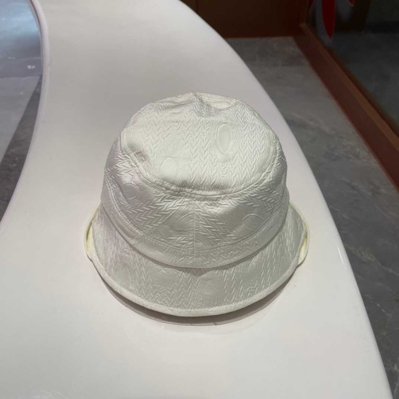 Pra*a bucket hat in white