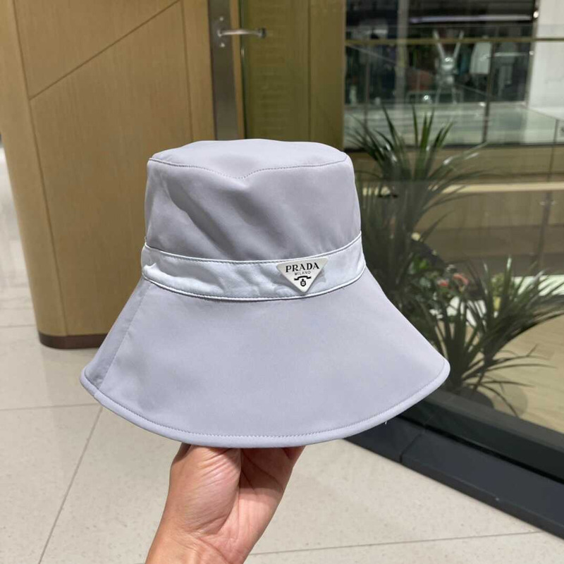 Pra*a bucket hat purple