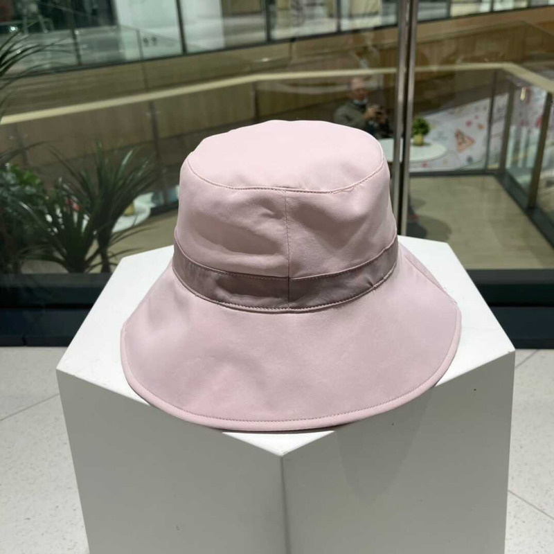 Pra*a bucket hat pink