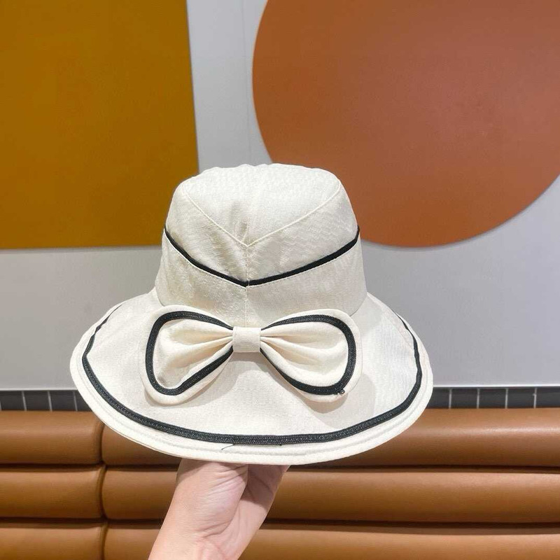 Pra*a bucket hat white