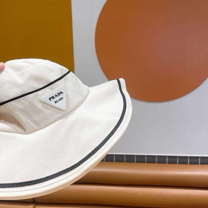 Pra*a bucket hat white