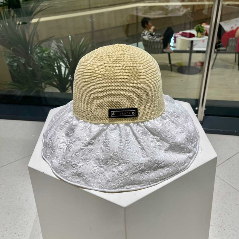 Pra*a wide bucket hat white and beige