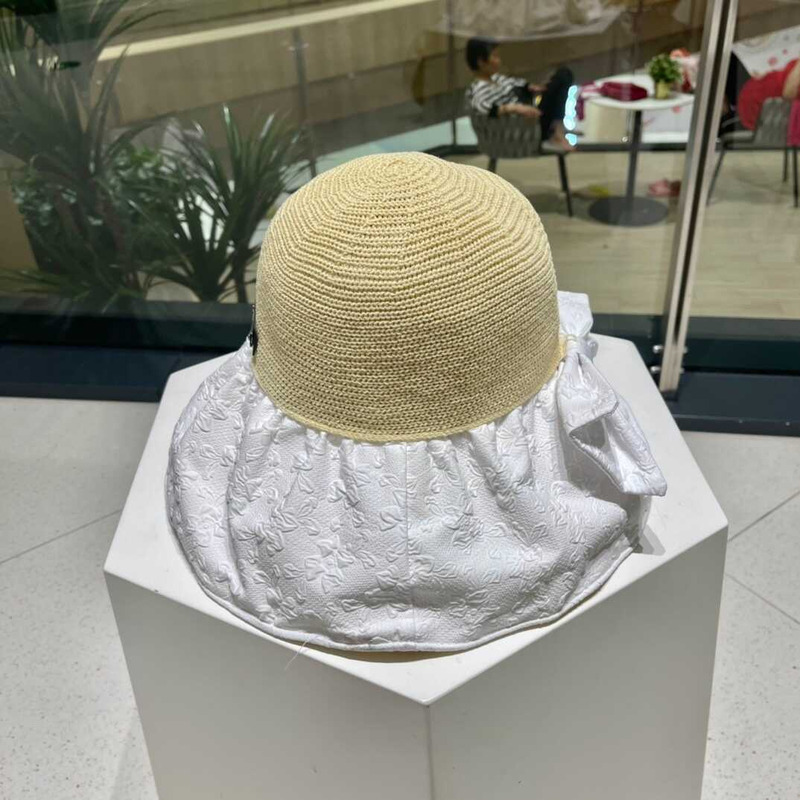 Pra*a wide bucket hat white and beige