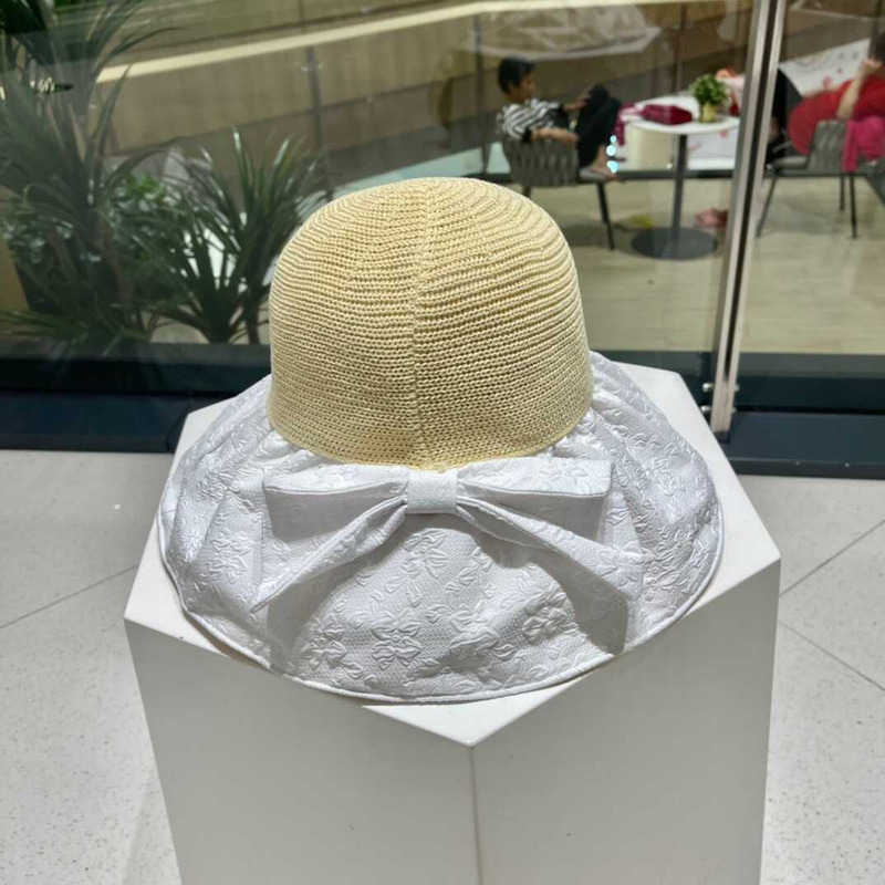 Pra*a wide bucket hat white and beige