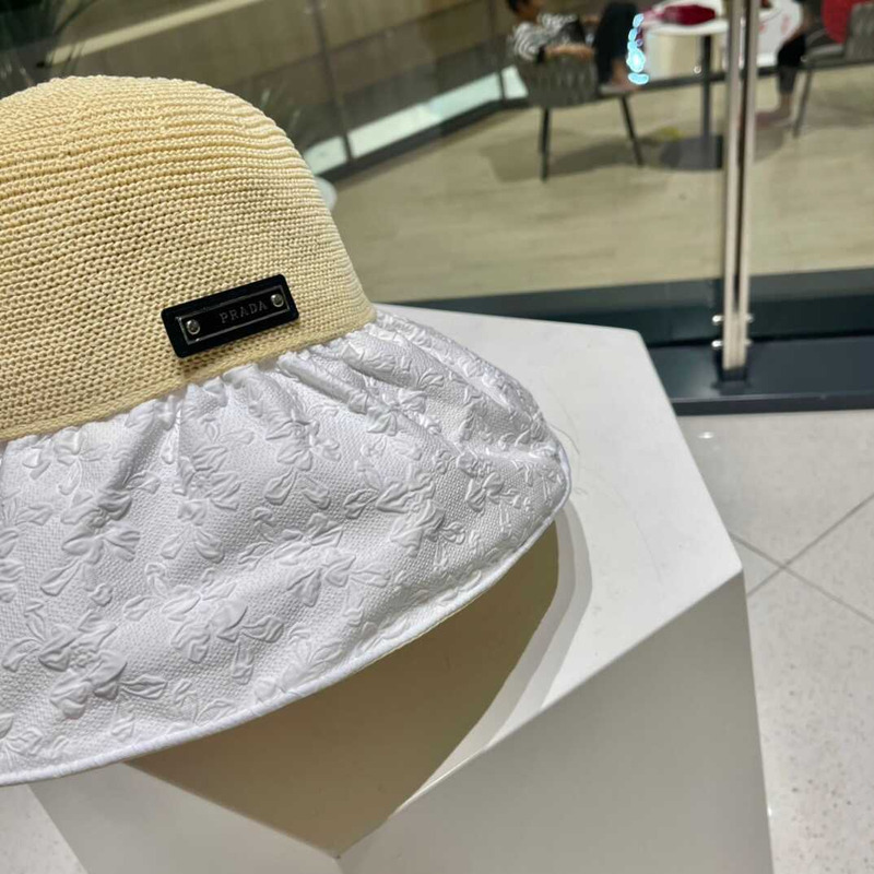 Pra*a wide bucket hat white and beige