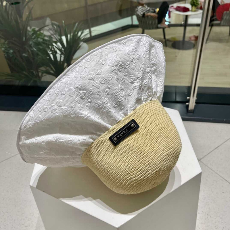 Pra*a wide bucket hat white and beige