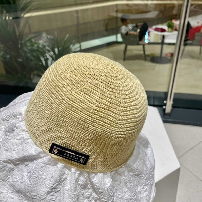 Pra*a wide bucket hat white and beige