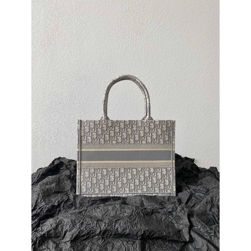 D*or medium book tote ecru and D*or oblique embroidery grey