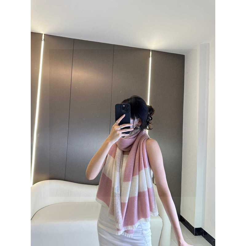 Ch*el cashmere scarf pink