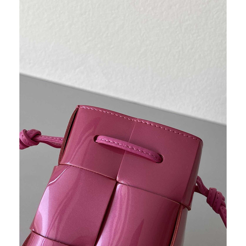 Bo*te*ga ve*ne*ta mini cassette bucket bag in azalea