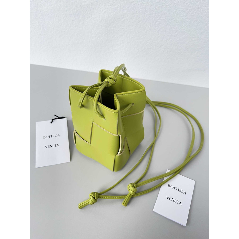 Bo*te*ga ve*ne*ta mini cassette bucket bag in kiwi