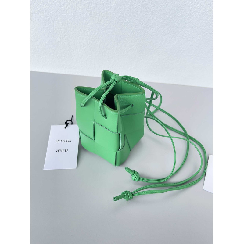 Bo*te*ga ve*ne*ta mini cassette bucket bag in parakeet