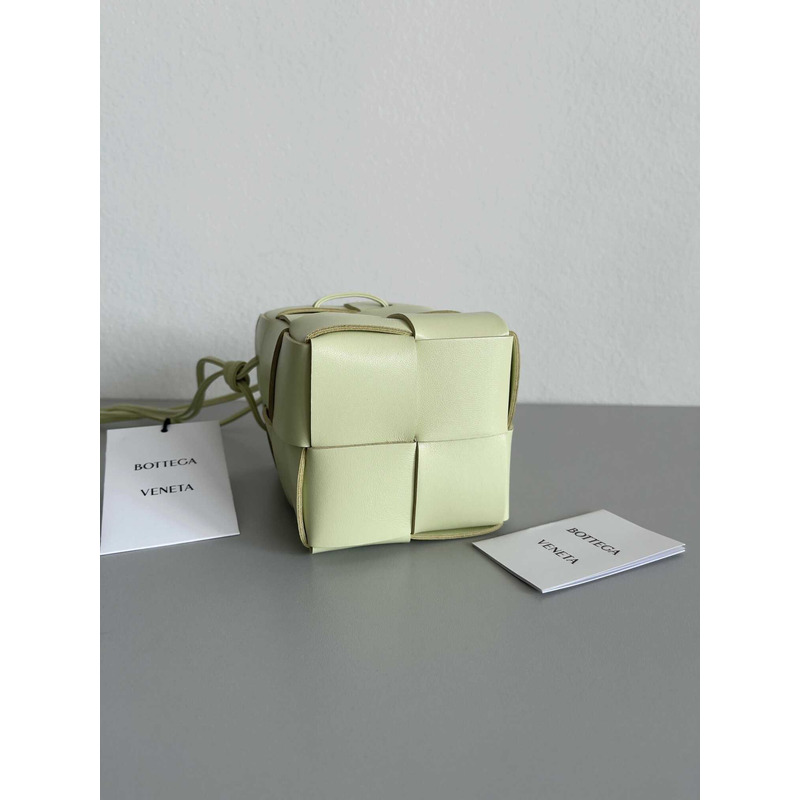 Bo*te*ga ve*ne*ta mini cassette bucket bag in light green