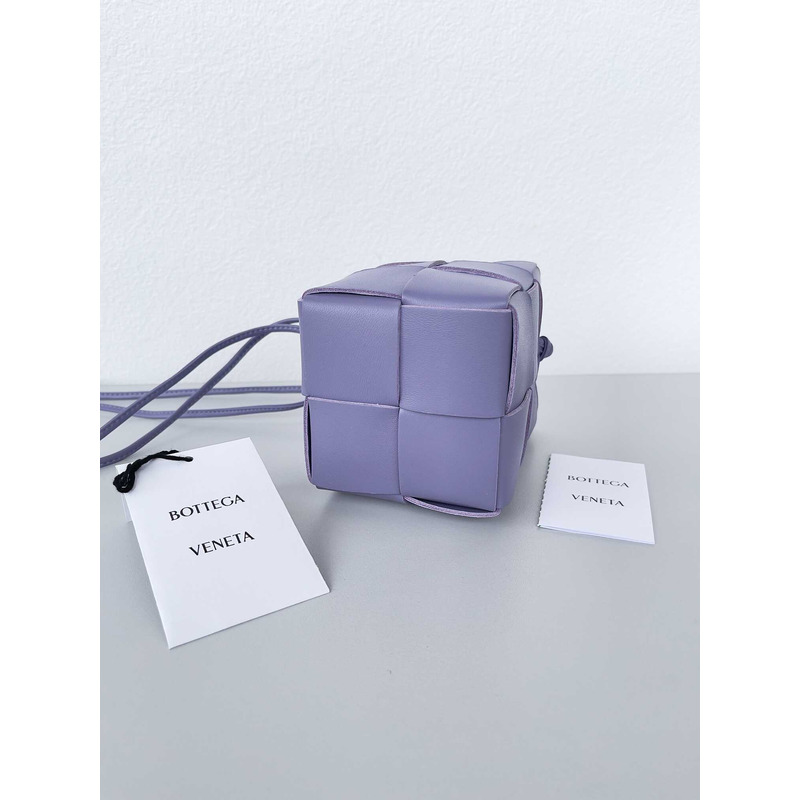 Bo*te*ga ve*ne*ta mini cassette bucket bag in light/pastel purple