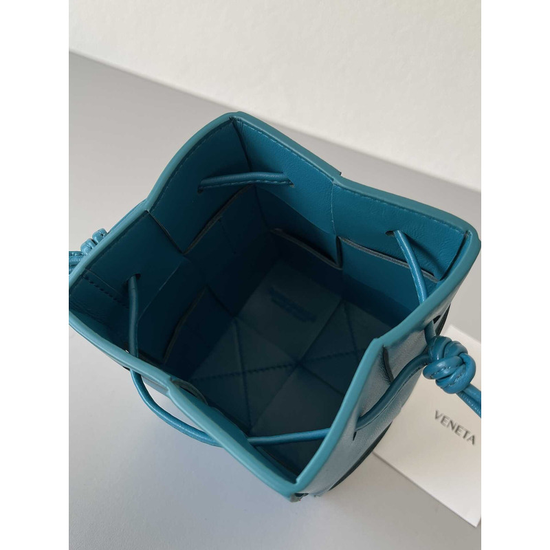 Bo*te*ga ve*ne*ta mini cassette bucket bag in blue