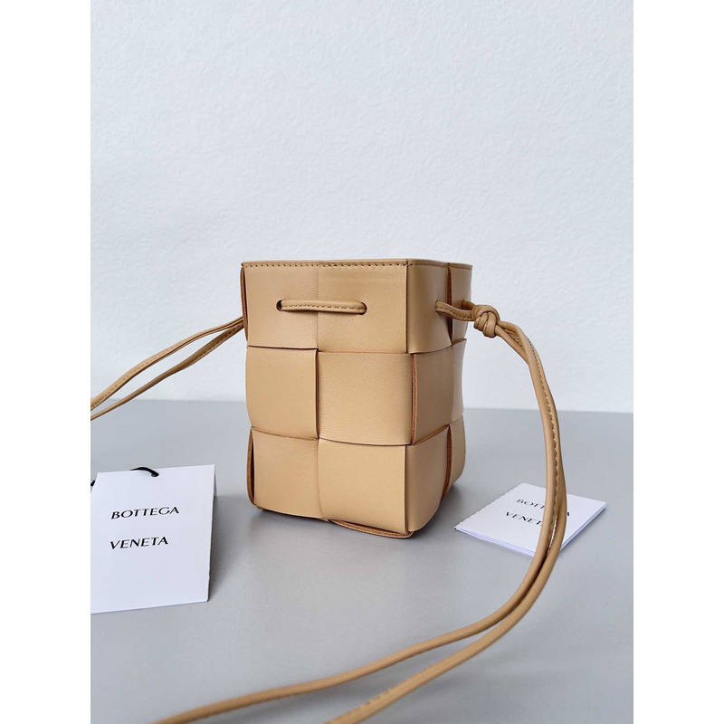 Bo*te*ga ve*ne*ta mini cassette bucket bag in porridge