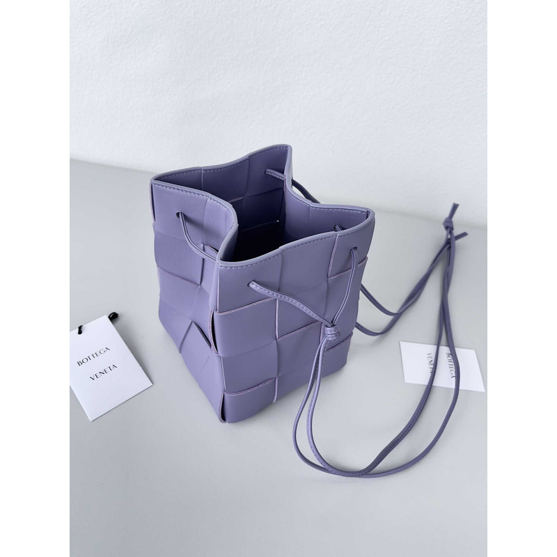 Bo*te*ga ve*ne*ta small cassette cross-body bucket in light/pastel purple