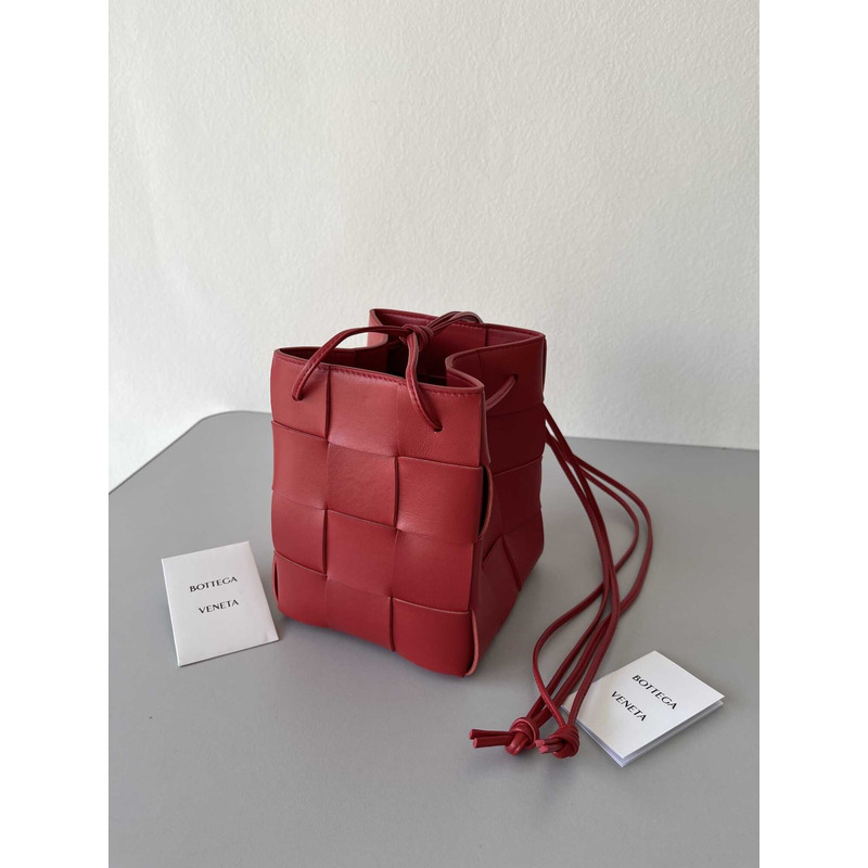 Bo*te*ga ve*ne*ta small cassette cross-body bucket in dark red