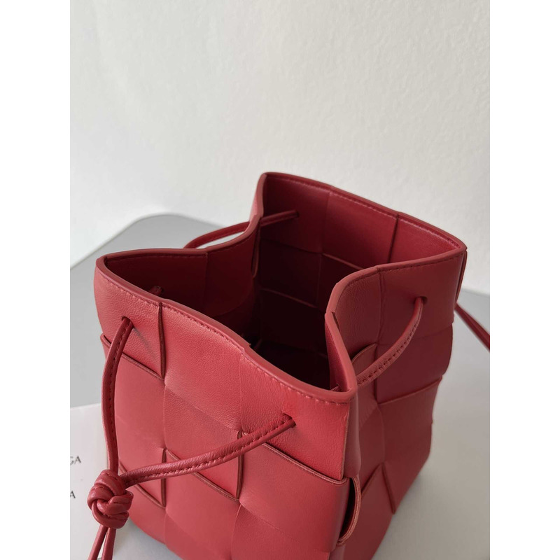 Bo*te*ga ve*ne*ta small cassette cross-body bucket in dark red