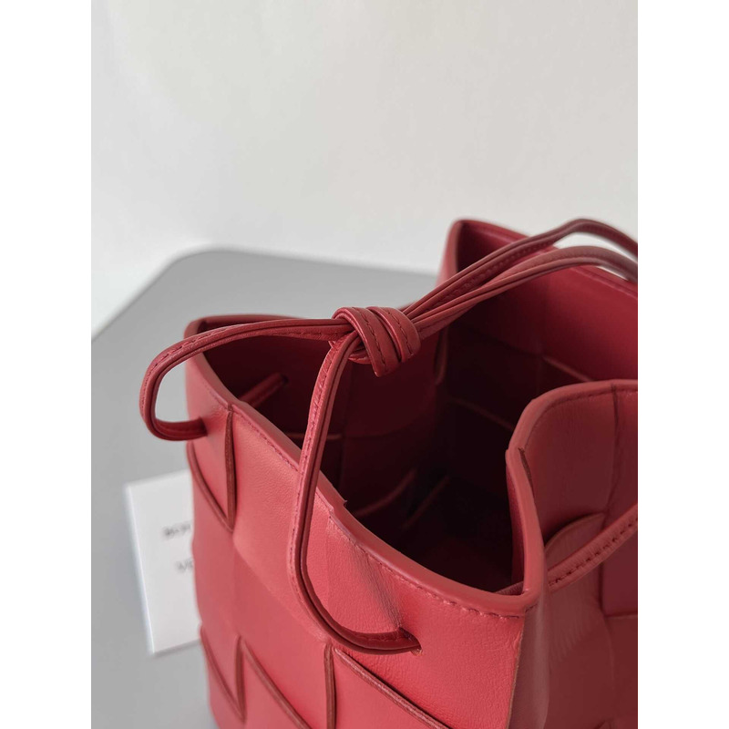 Bo*te*ga ve*ne*ta small cassette cross-body bucket in dark red