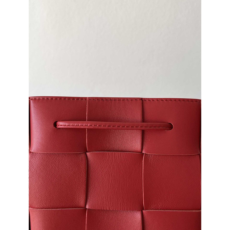 Bo*te*ga ve*ne*ta small cassette cross-body bucket in dark red