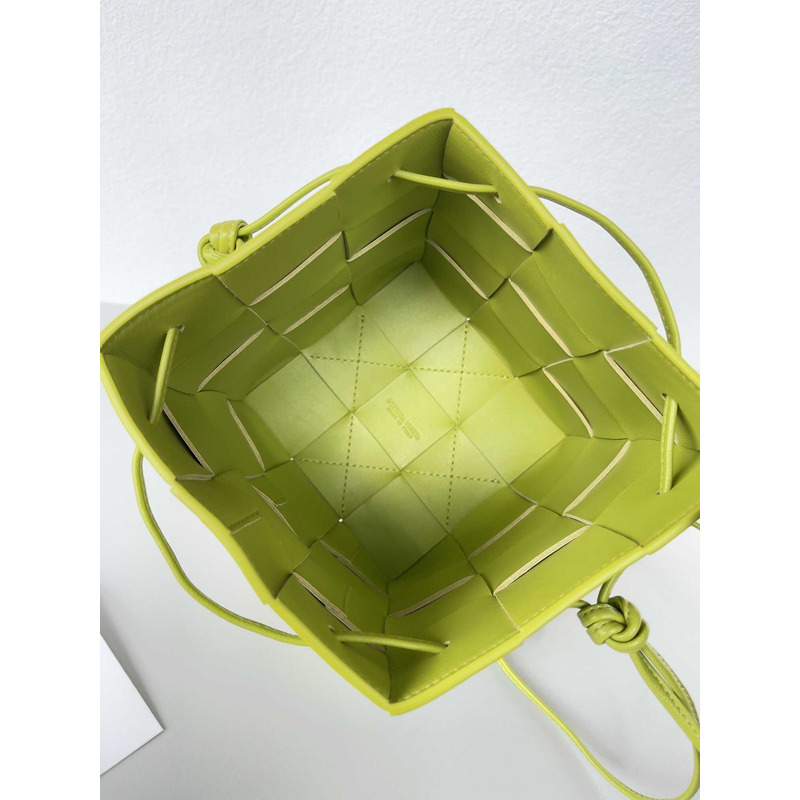 Bo*te*ga ve*ne*ta small cassette cross-body bucket in kiwi