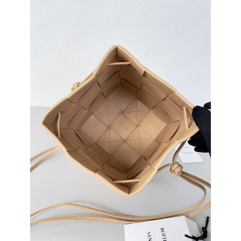 Bo*te*ga ve*ne*ta small cassette cross-body bucket in porridge