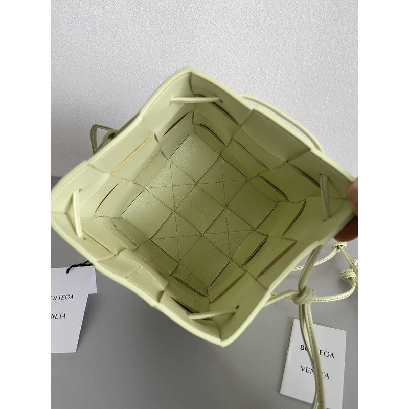 Bo*te*ga ve*ne*ta small cassette cross-body bucket in light green