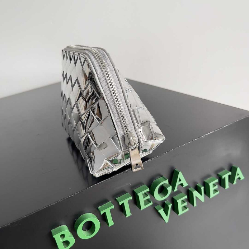 Bo*te*ga ve*ne*ta intrecciato beauty pouch silver