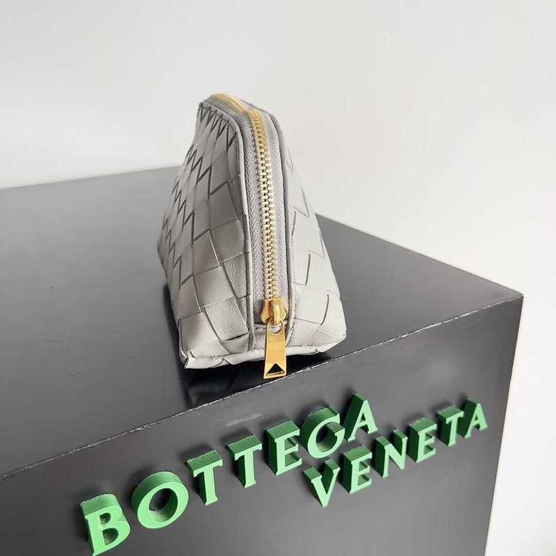 Bo*te*ga ve*ne*ta intrecciato beauty pouch grey