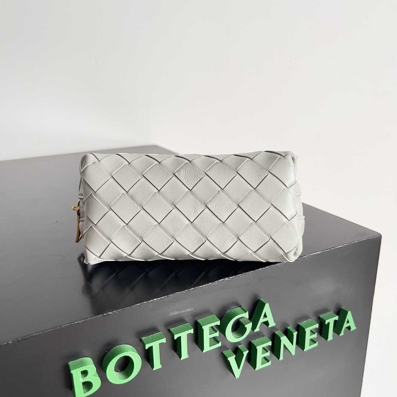 Bo*te*ga ve*ne*ta intrecciato beauty pouch grey