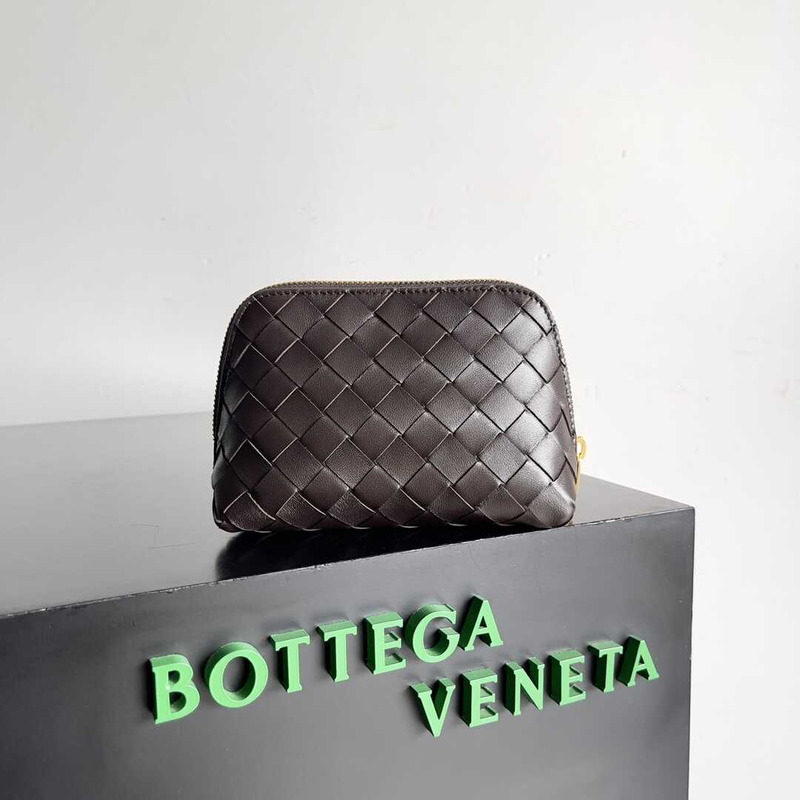 Bo*te*ga ve*ne*ta intrecciato beauty pouch dark brown