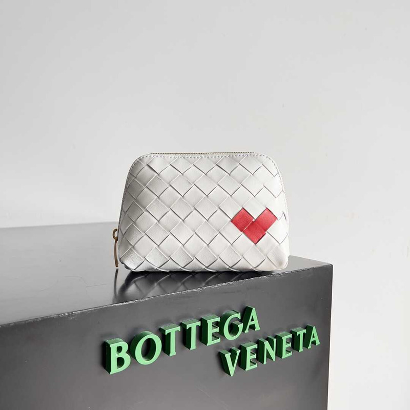 Bo*te*ga ve*ne*ta intrecciato beauty pouch white