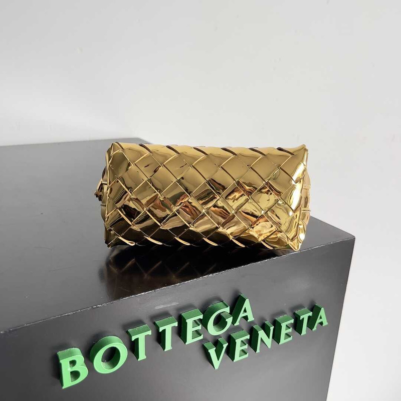 Bo*te*ga ve*ne*ta intrecciato beauty pouch gold