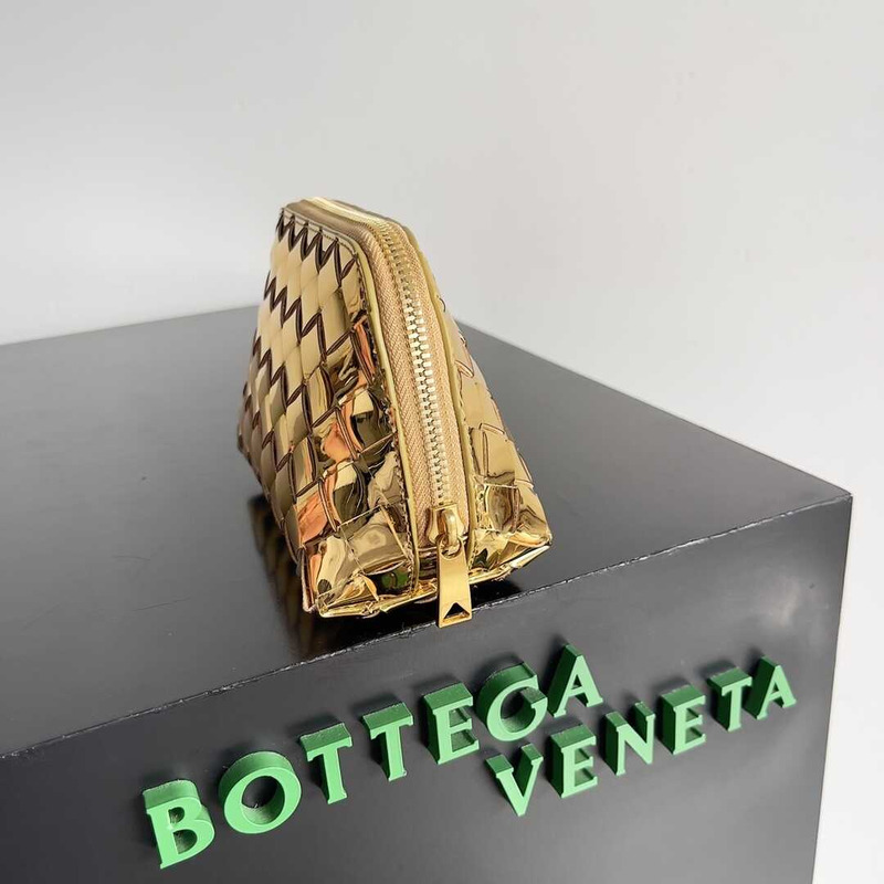 Bo*te*ga ve*ne*ta intrecciato beauty pouch gold