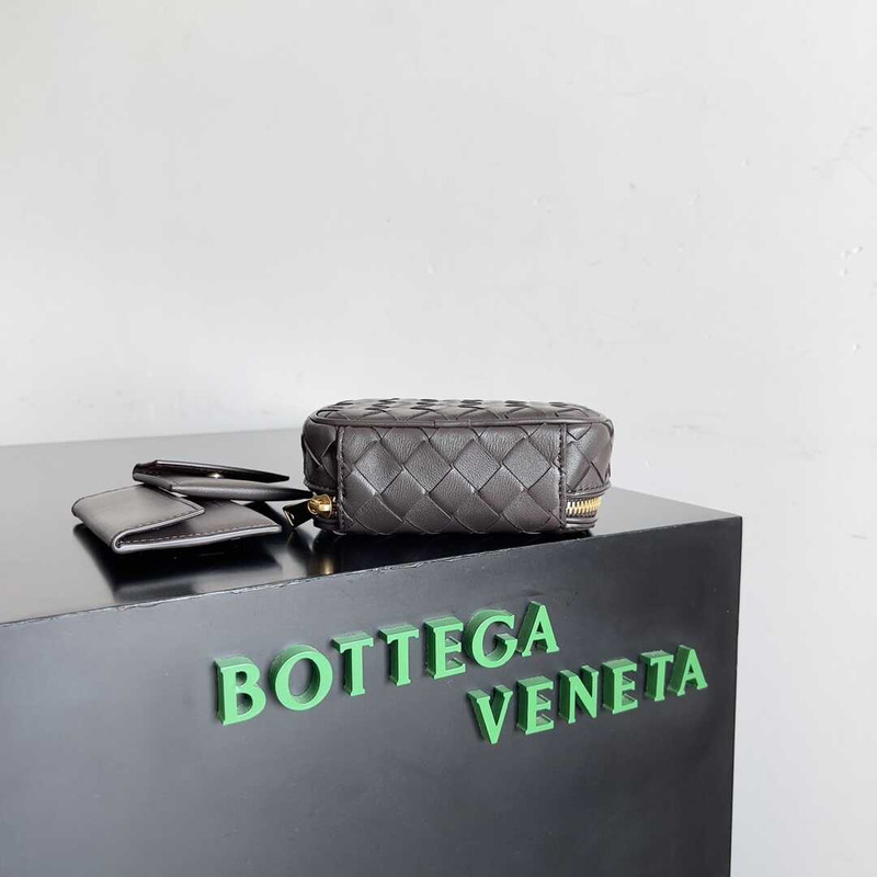 Bo*te*ga ve*ne*ta intrecciato beauty pouch dark brown