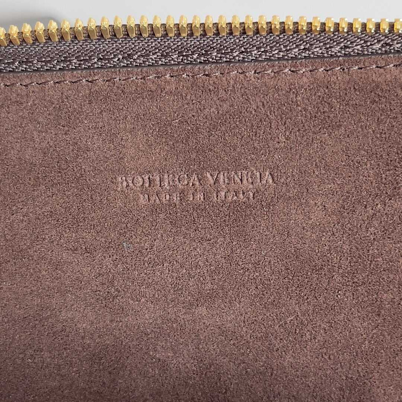 Bo*te*ga ve*ne*ta intrecciato beauty pouch dark brown