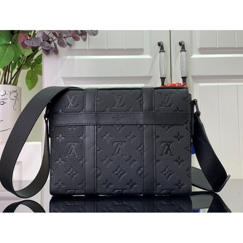 l**is V*t*n monogram taurillon leather trunk messenger