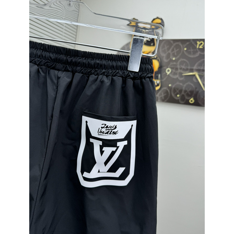 l**is V*t*n logo-print shorts in black