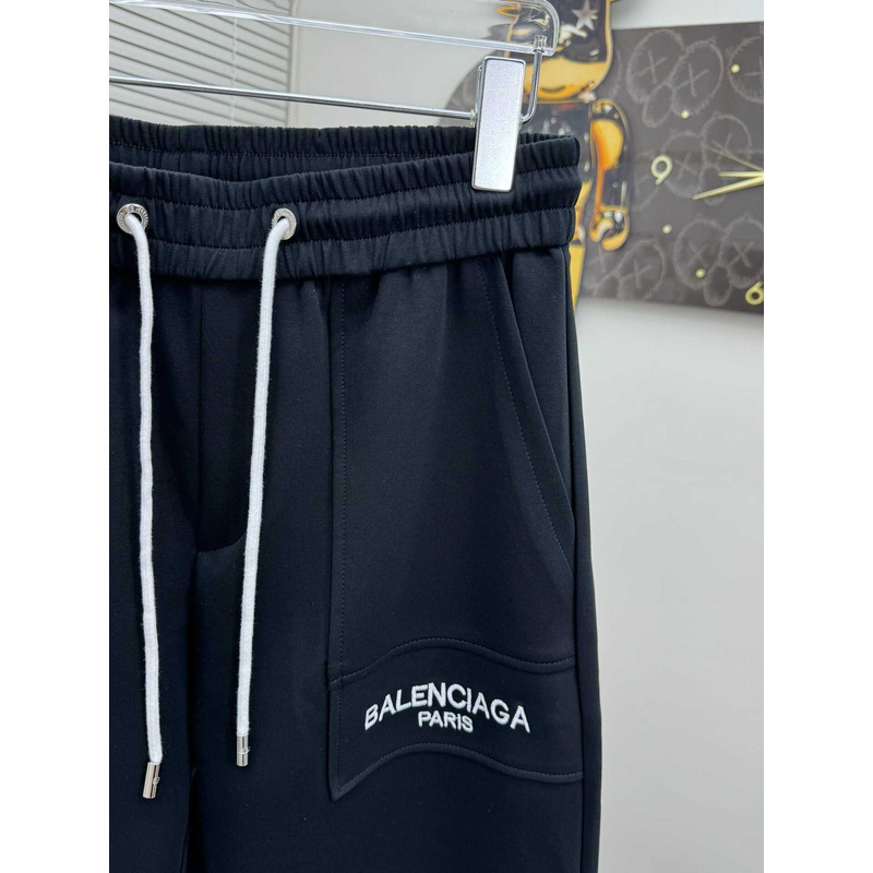 Ba*len*cia*ga logo-print shorts in black