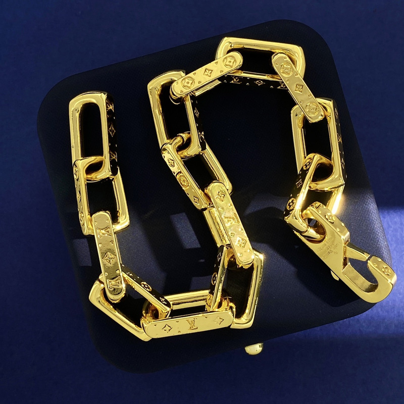 l**is V*t*n chain bracelt gold