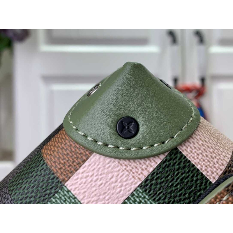 l**is V*t*n steamer wearable wallet canvas and leather green