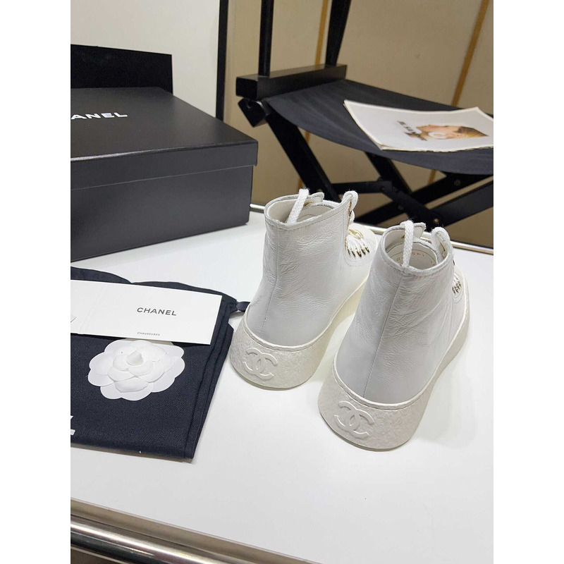 Ch*el sneaker calfskin in white