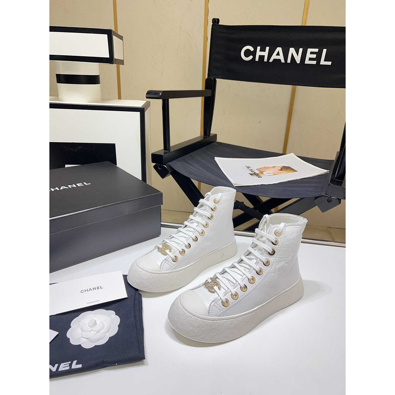 Ch*el sneaker calfskin in white