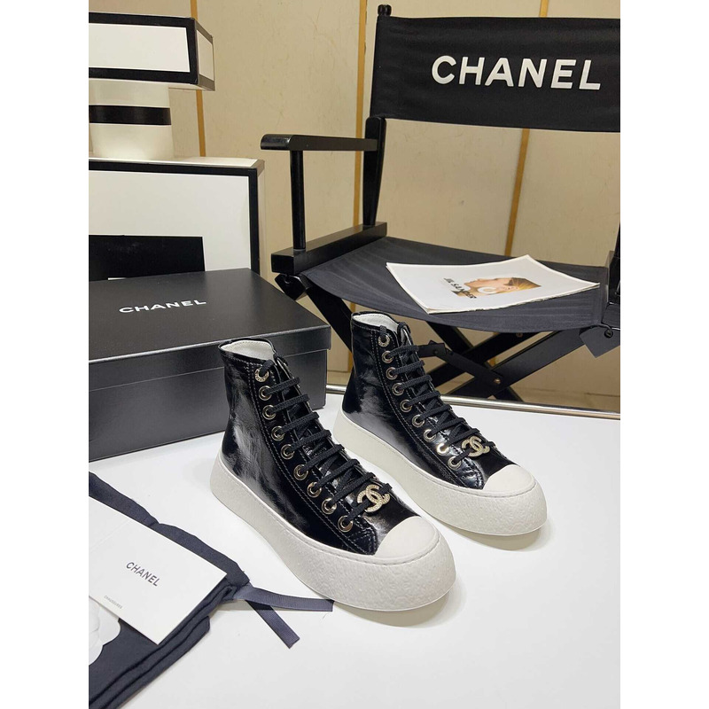 Ch*el sneaker calfskin in black