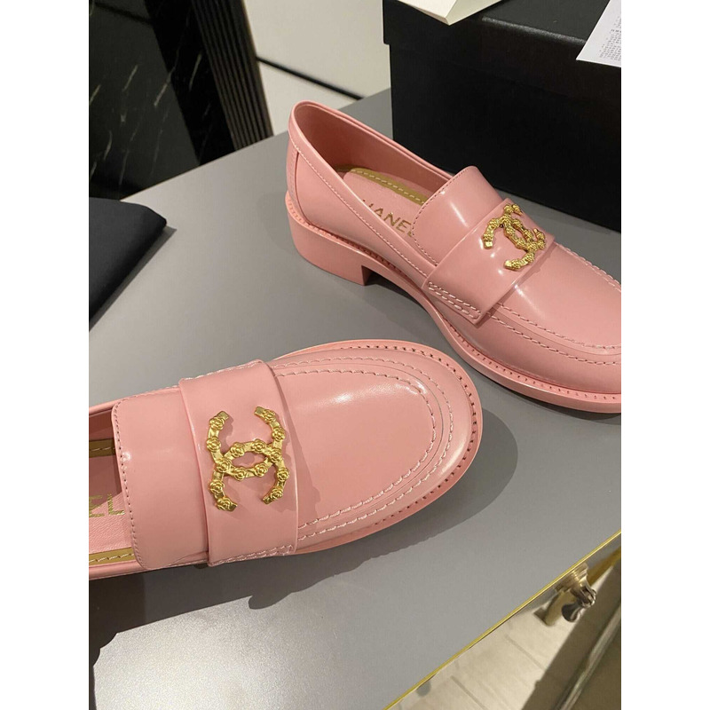 Ch*el moccasins calfskin & metal pink